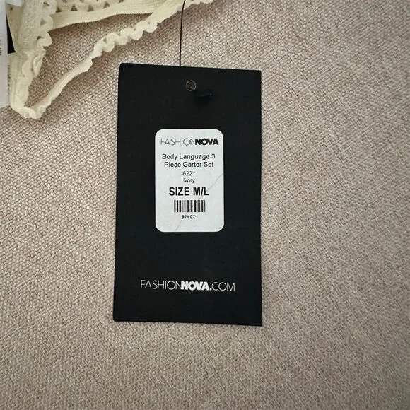 NWT Fashion Nova Women's Ivory Lace 3 Piece Garter Lingerie Set Size M/L - Picture 4 of 5